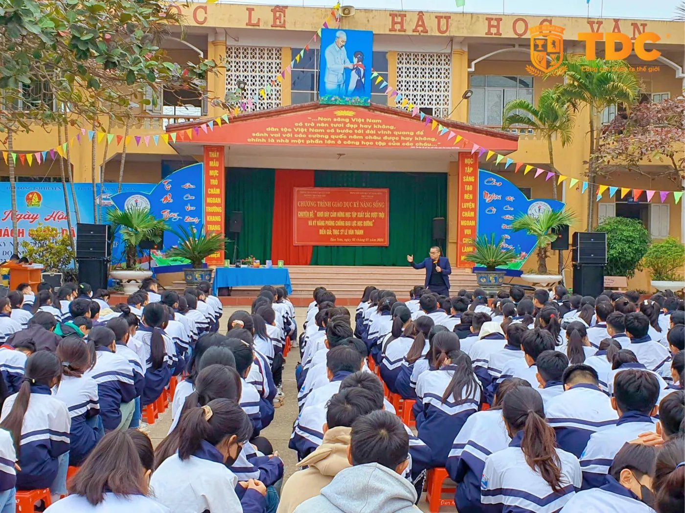 Học sinh tham gia chương trình giáo dục kỹ năng sống cùng Thầy Thành